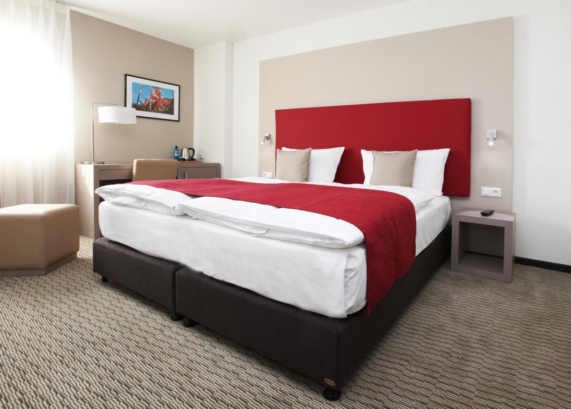 Suite 1 King Bed,259093349:JPEG