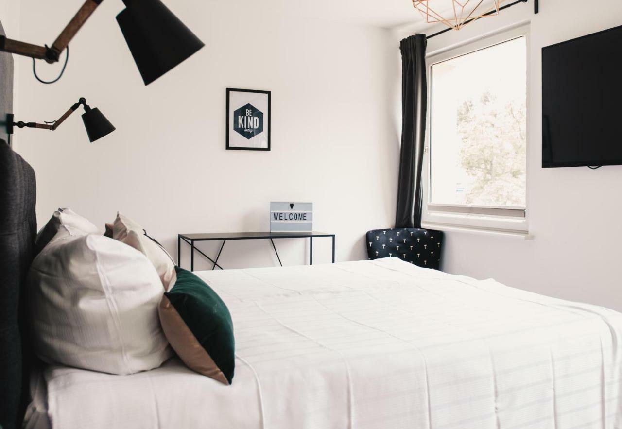 Single Room,1758539715:JPEG